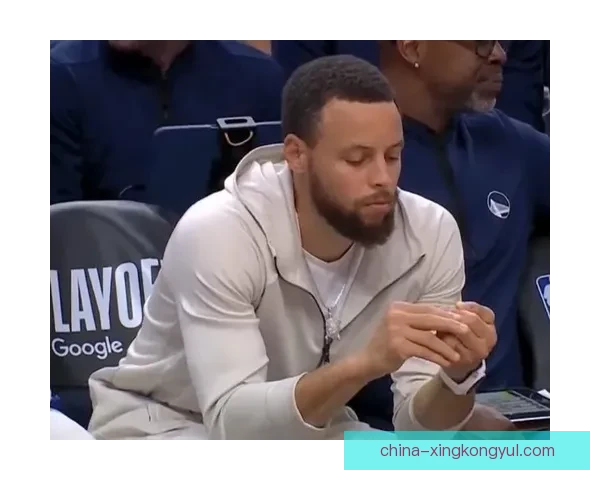 库里末节挥巾大笑科尔调度显威 库里末节挥巾大笑科尔调度显威